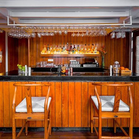 โรงแรมเดอะ พาร์ค บังกาลอร์ ภายนอก รูปภาพ The bar at the Taj Bengal