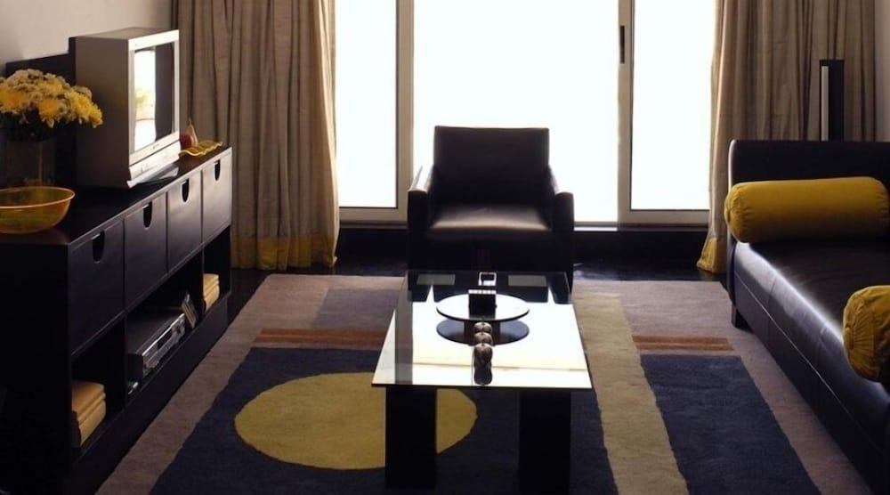 โรงแรมเดอะ พาร์ค บังกาลอร์ ภายนอก รูปภาพ A room at the Park Hyatt Mumbai