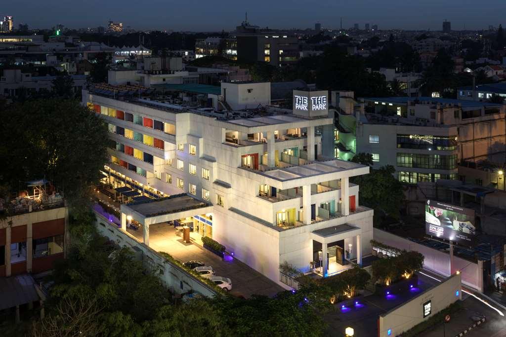 โรงแรมเดอะ พาร์ค บังกาลอร์ ภายนอก รูปภาพ The Blue Sky Inn