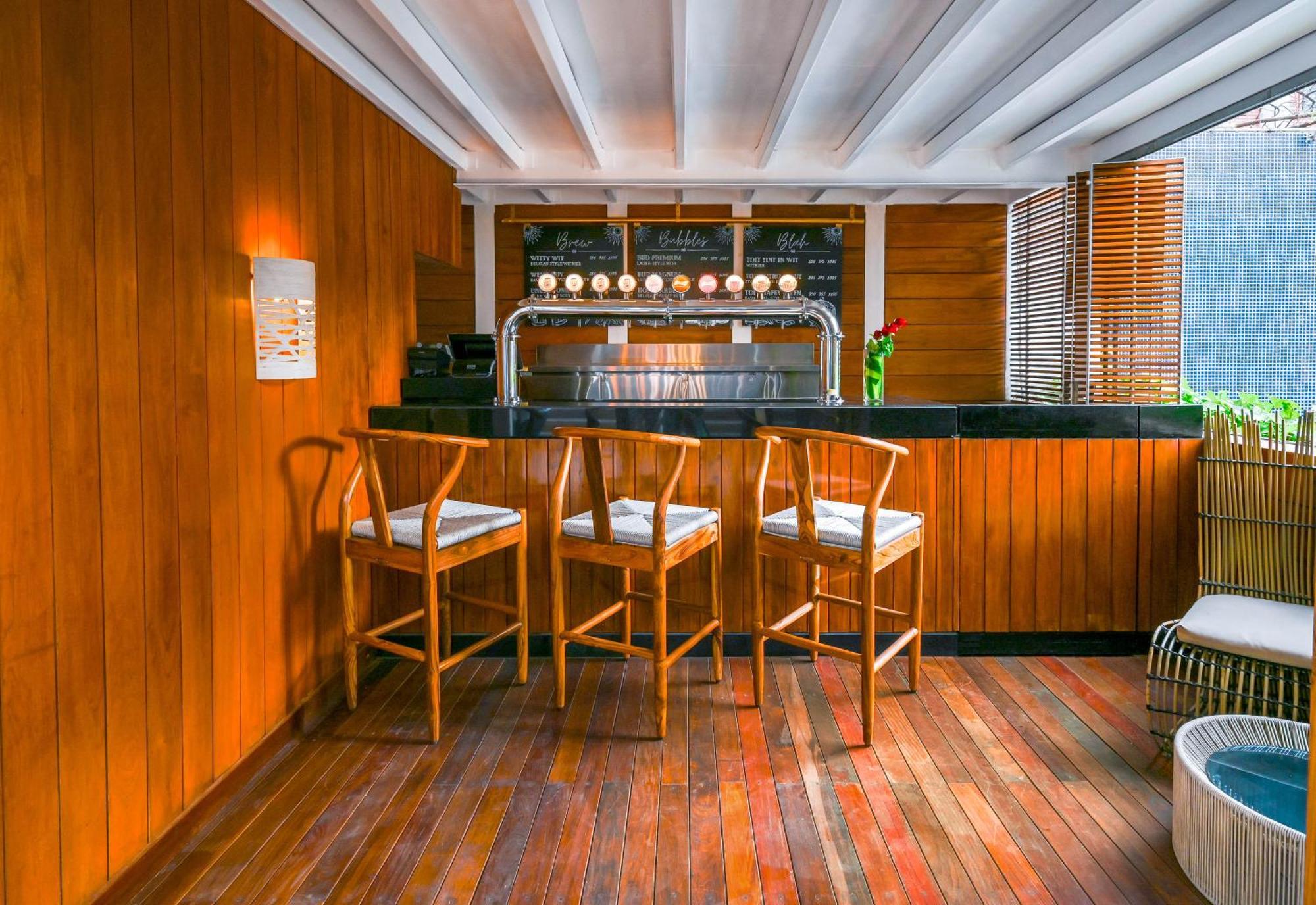 โรงแรมเดอะ พาร์ค บังกาลอร์ ภายนอก รูปภาพ The bar at the 19th floor
