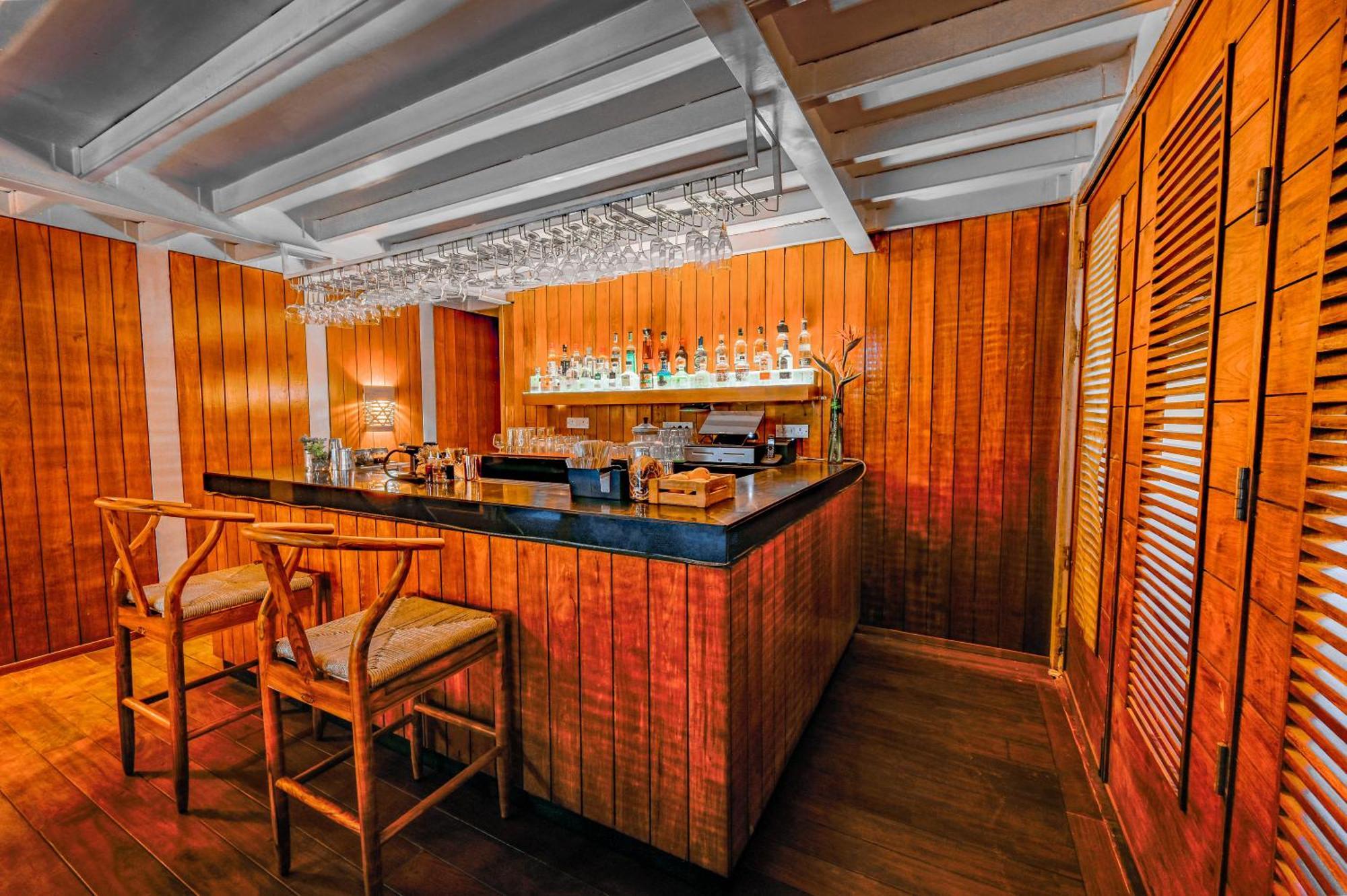 โรงแรมเดอะ พาร์ค บังกาลอร์ ภายนอก รูปภาพ The bar at the 1960 Club