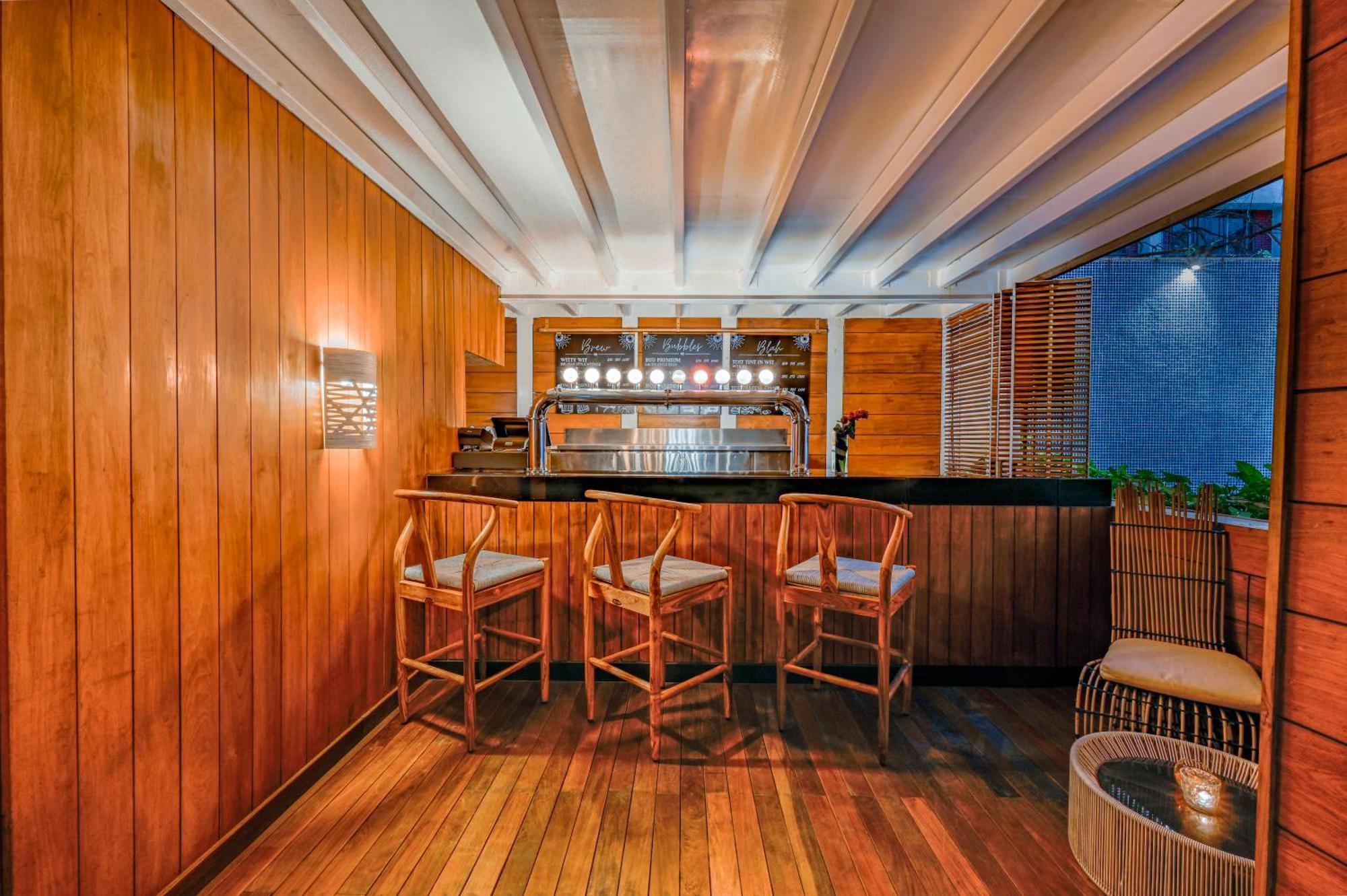 โรงแรมเดอะ พาร์ค บังกาลอร์ ภายนอก รูปภาพ The bar at the 19th floor