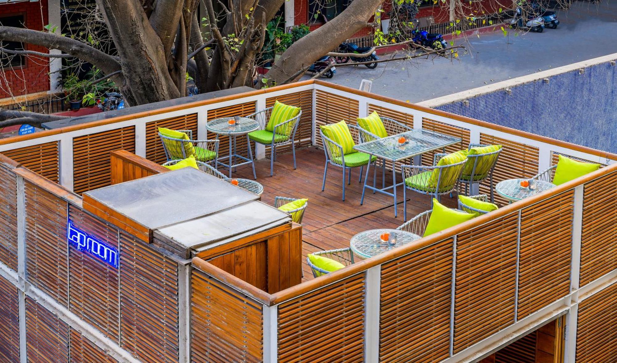 โรงแรมเดอะ พาร์ค บังกาลอร์ ภายนอก รูปภาพ A restaurant in the resort