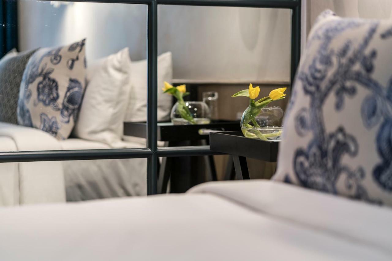 โรงแรมเดอะ พาร์ค บังกาลอร์ ภายนอก รูปภาพ A room at the hotel